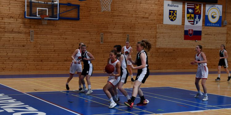 V Rožňave súperia juniorské basketbalistky