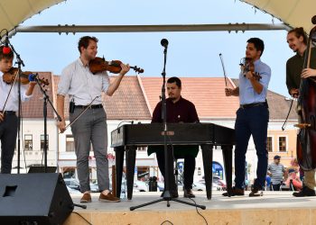 Na námestí to rozbalila Sajó Banda