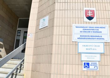 Okres Rožňava mieri do červenej farby