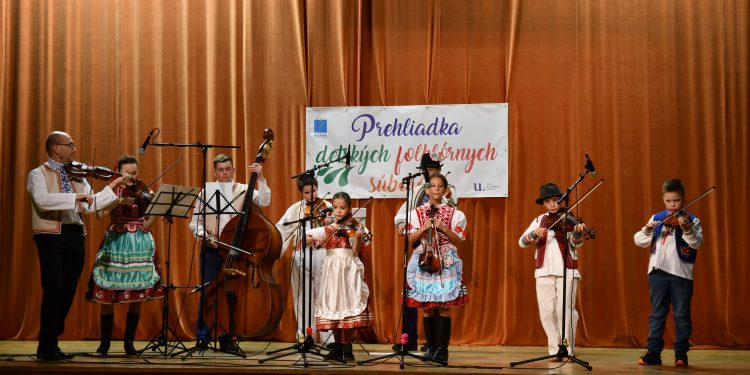 Radnicu obsadili mladí folkloristi