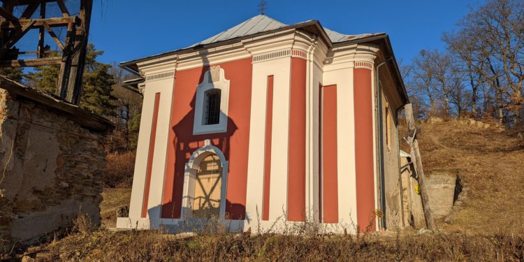 Kostolu na Kalvári vrátili pôvodnú farbu