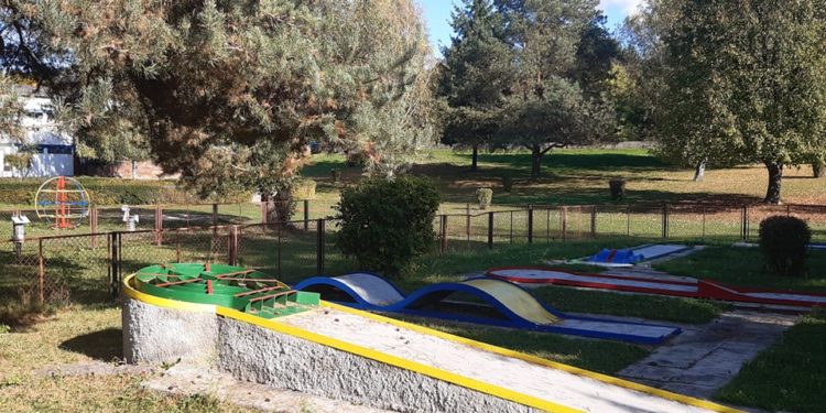 Krajšiu tvár dostanú minigolf i tenisový kurt