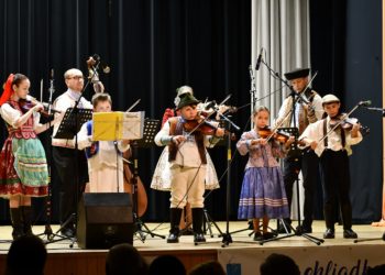 Radnica ožila detským folklórom