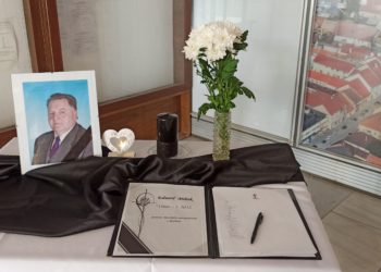 Za Eduardom Mihókom