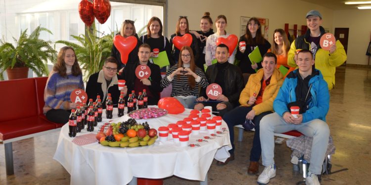 Darcovia krvi v rožňavskej nemocnici zažili netradičný Valentín – na transfúzke