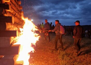 Rožňava opäť zažila Vatru Slobody: Oheň, hudba a spomienka na tých, ktorí vybojovali slobodu