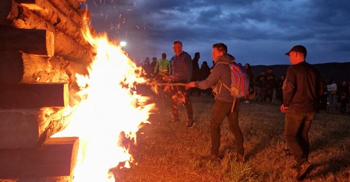 Rožňava opäť zažila Vatru Slobody: Oheň, hudba a spomienka na tých, ktorí vybojovali slobodu